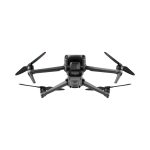 Vista frontal del drone DJI Mavic 3 Classic en pleno vuelo